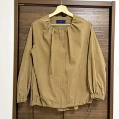 【美品】SHIPS シップス　ノーカラー ギャザー ジップ ブルゾンのサムネイル