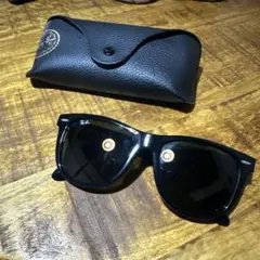Ray-Ban Wayfarer ブラックサングラス ケース付き
