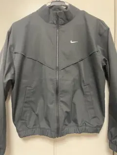 NIKE スポーツ　パーカー　フードなし