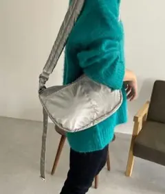 LOWRYS FARM　ヤワラカルイハーフムーンBAG