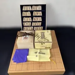 高級セット】将棋駒￼「董山作菱湖書」将棋盤「本榧2寸卓上￼将棋盤 