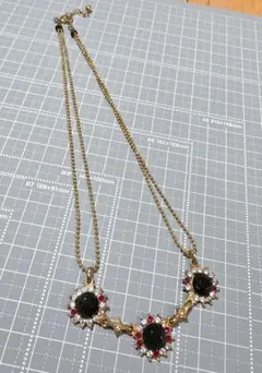 ヴィンテージ ネックレス 黒石 ラインストーン ゴールドカラー