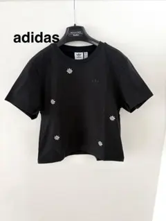 adidas お花刺繍　半袖Tシャツのサムネイル