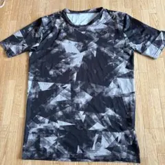 トレーニング用半袖トップス 黒とグレーの幾何学模様