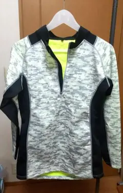 ワークマン　迷彩柄ハーフジップトップス ストレッチスポーツのサムネイル