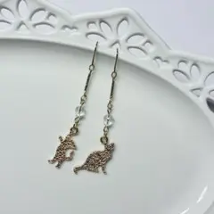 CA34/ 猫とビーズ　アシンメトリー　ハンドメイドピアス