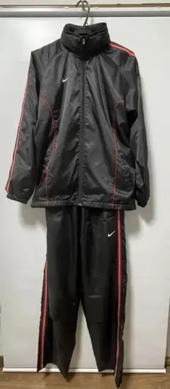 Nike ナイロンジャケット・パンツセット ブラック/レッド