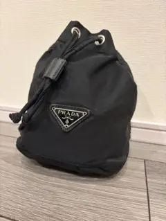 PRADA 巾着　ナイロン　ポーチ　三角ロゴ　黒のサムネイル