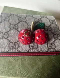 GUCCI チェリー装飾 二つ折り財布