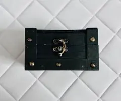 ⭐️新品未使用⭐️　KALDI（カルディ）　アンティーク仕上げ　木製宝箱のサムネイル