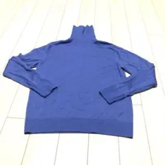 今日だけ価格。ユニクロのくすみブルーのウール100%タートルネックセーター