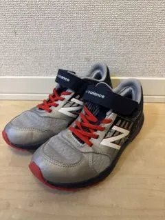 new balance キッズシューズ グレーシルバー　20.5cm