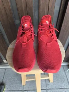 adidas レッド スニーカー