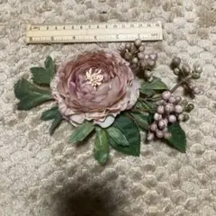 花と葉のブローチ ピンク系 約19cm x 15cmバッグにつけても可愛いです