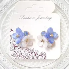 ブルー　パープル　お花　キラキラ　ビジュー　ハンドメイドピアス　イヤリング