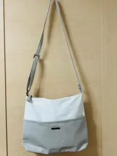 SHOO-LA-RUE ホワイトグレー ショルダーバッグ