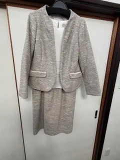 ベージュ系ツイードスカートスーツ