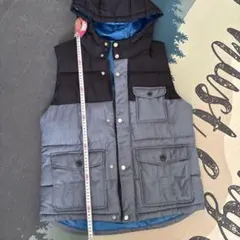 フード付きダウンベスト 黒とグレー