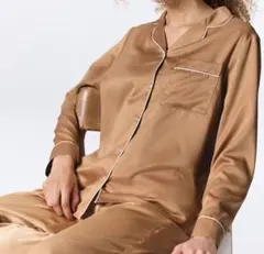 サテン パジャマセット　GU