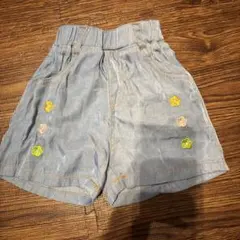 花刺繍付きライトブルー半ズボン