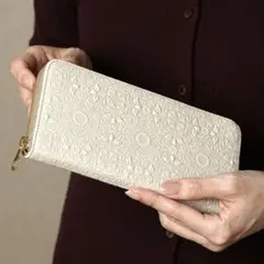 【新品】HIRAMEKI.ヒラメキ ウィリアムモリス いちご泥棒 型押し長財布のサムネイル