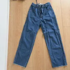 GU ストレートレッグデニム パンツ