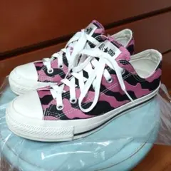 CONVERSE ALL STAR 黒とピンクの迷彩柄 スニーカー