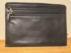 FENDI ブラックレザー クラッチバッグ