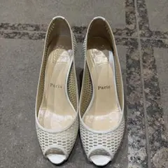 ルブタンの白パンプス
