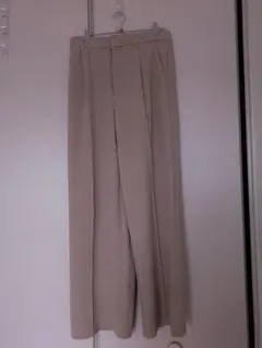 ベージュ ワイドパンツ