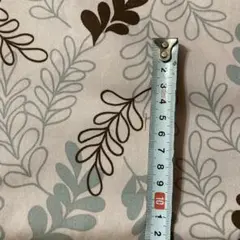 ピンク地に葉っぱ模様　生地2.5m