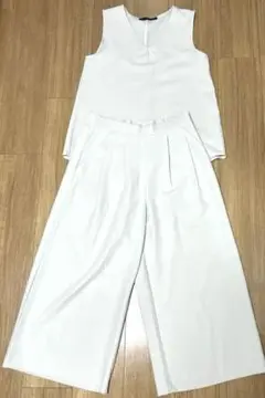 VICKY オフホワイト Vネック タンクトップとワイドパンツ セットアップ