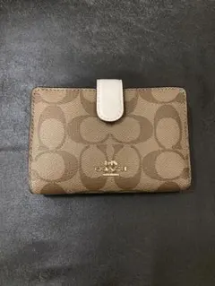 【美品】COACH コーチ 二つ折り財布 シグネチャー ホワイト ライトブラウンのサムネイル