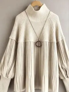 クリーム色 ハイネック ニットトップス