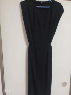 ワンピース　黒　ユニクロ