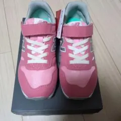 New Balance ピンク スニーカー