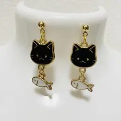 ハンドメイド くろねことおさかなのピアス ゴールドカラー
