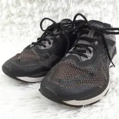 ブラック スニーカー
