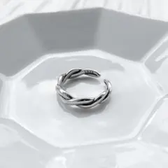 美品　シルバーリング　ねじれライン　シンプル　オープンリング