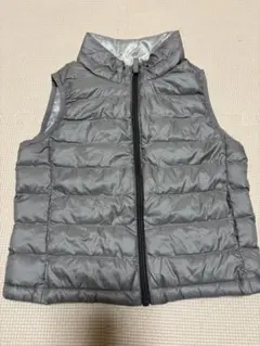 ユニクロ　グレー ダウンベスト サイズ110
