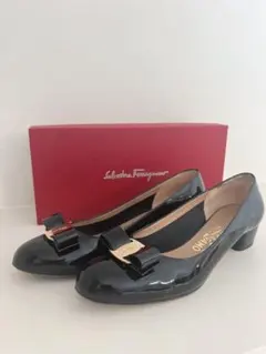 Salvatore Ferragamo 黒 リボン付き フラットシューズ