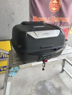 GIVI E42N-SD リアボックス キャリア付き - メルカリ