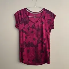 レギンスとセットNike DRI-FIT 花柄ピンクTシャツ