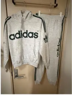 adidas グレー フード付きスウェット