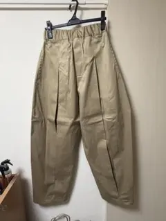 未使用品】KHOKI ワイドチノパンツ ベージュ - メルカリ