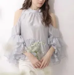 新品 Rirandture フリルスリーブオフショルブラウス ライトブルー M 新品 Rirandture フリルスリーブオフショルブラウス ライトブルー M