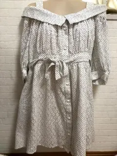 オフショルダードットワンピース