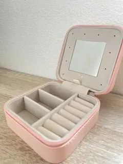 ピンクのミラー付きジュエリーボックス