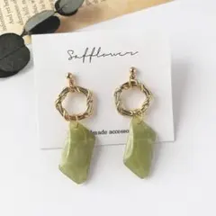 #148 デザインリングとぷっくりくすみグリーン ハンドメイドピアス イヤリング