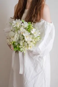 胡蝶蘭とコスモスのウェディングブーケ ブートニア付